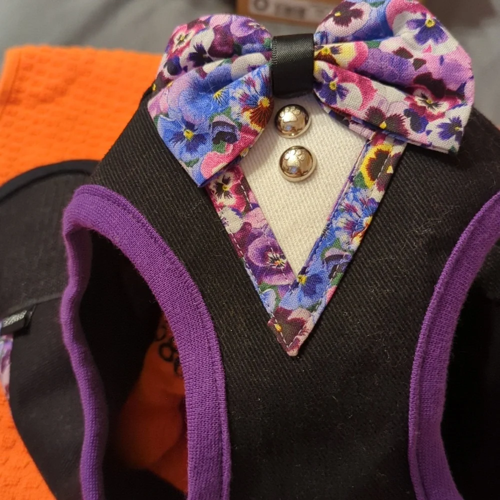 Dogs PAWZ Hoodies Vest but goes All around .WORN ONCE.For Pics. Sale